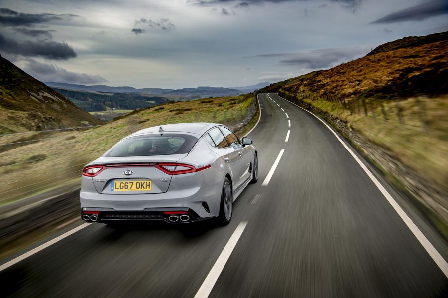  Kia Stinger GTS (CK) 2017 года  (UK) (фото 13 из 40)